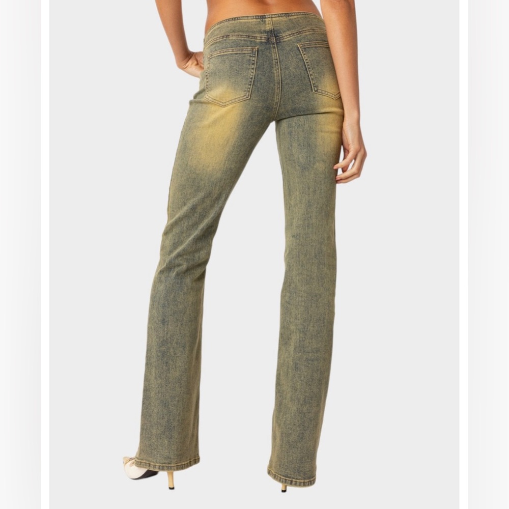 EDIKTED Maris Low Rise Washed Flared Jeans. Size: M